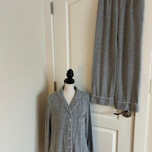 Aamikast Womens 2 Piece Pajama Set Size SM Grey  Soft Knit PJs Cozy